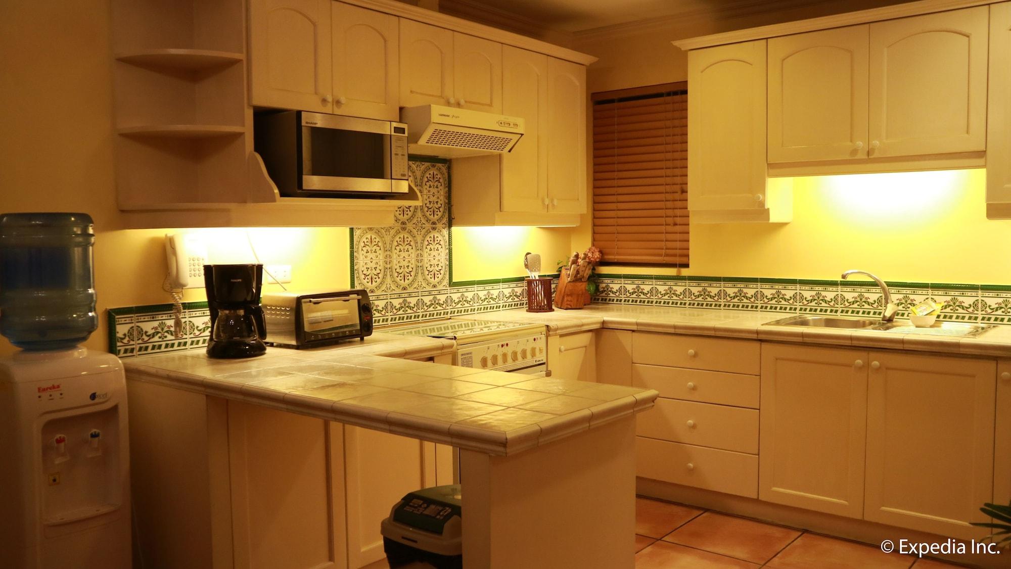 Sophia Suites Residence Hotel Cebu Exteriör bild