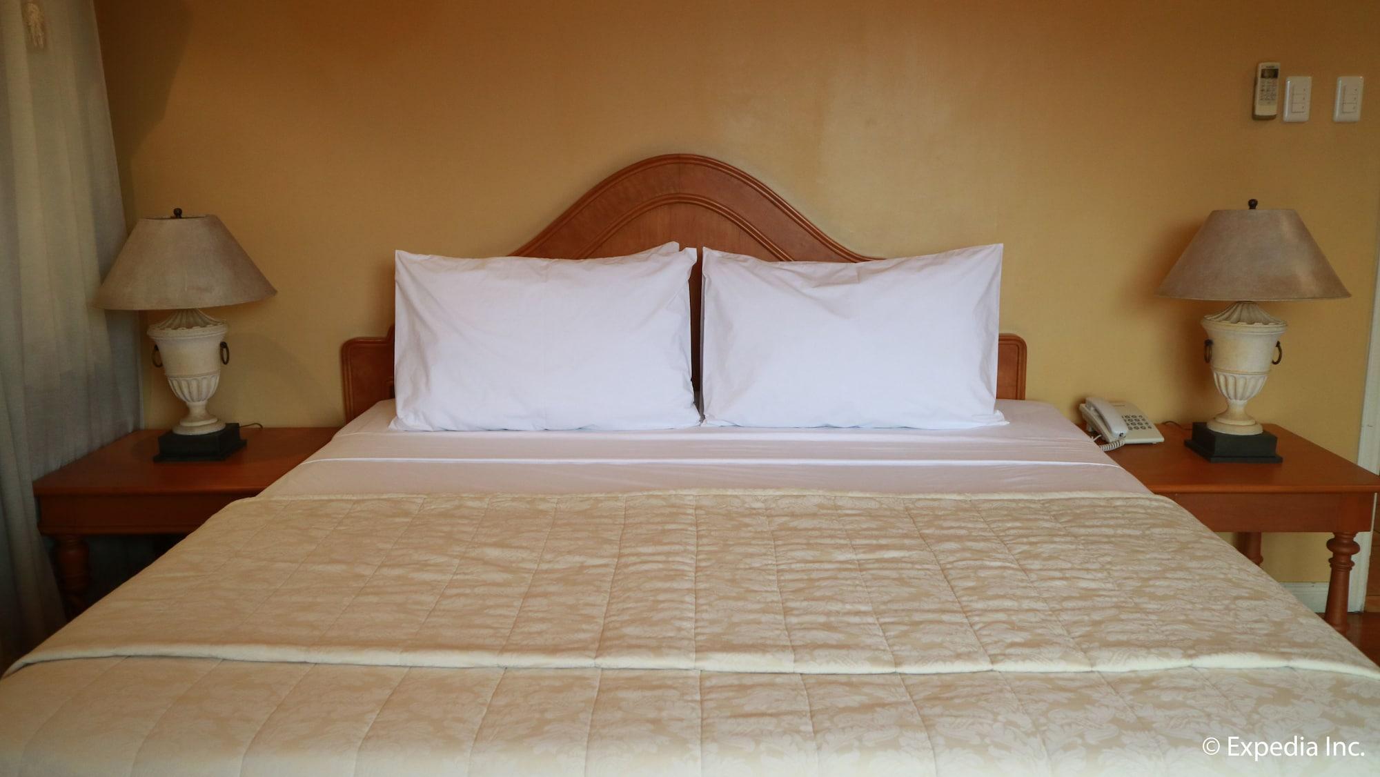 Sophia Suites Residence Hotel Cebu Exteriör bild