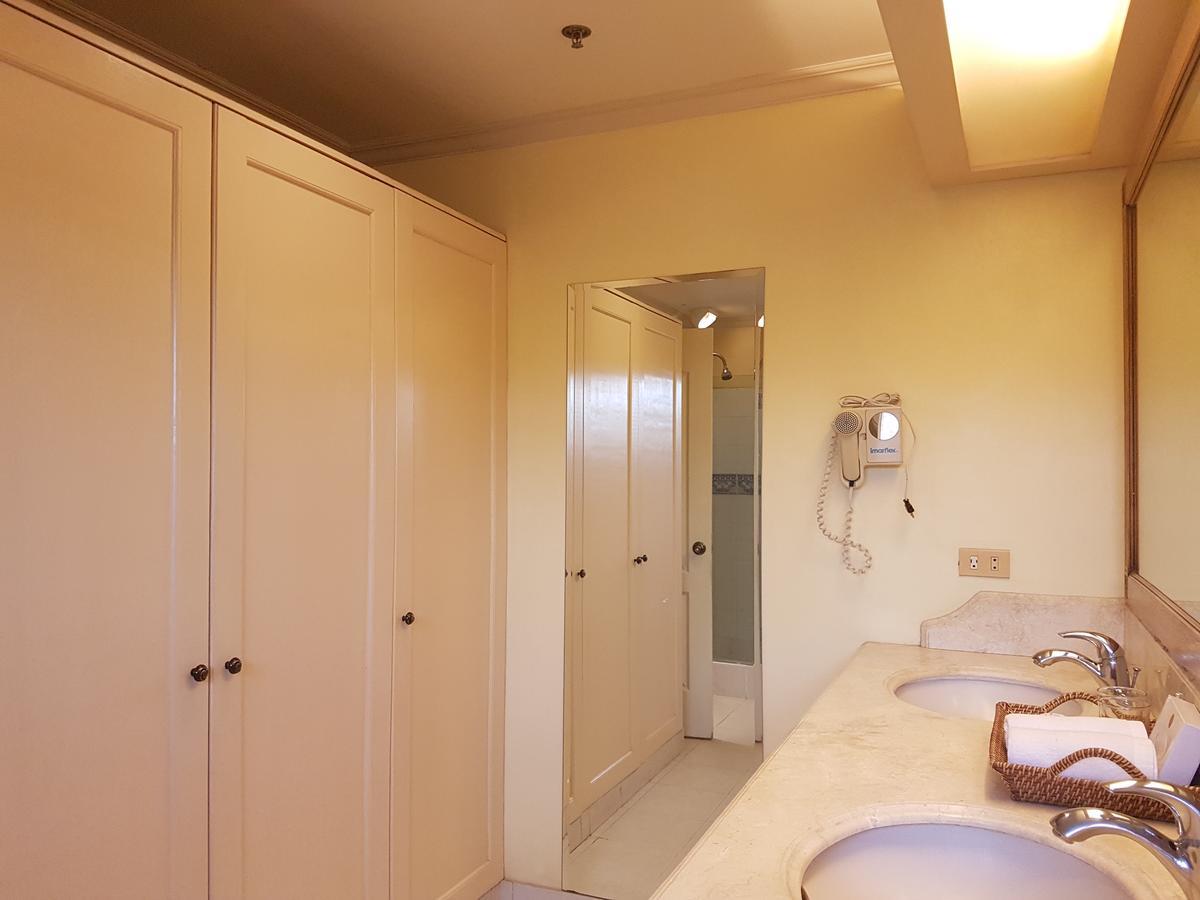 Sophia Suites Residence Hotel Cebu Exteriör bild