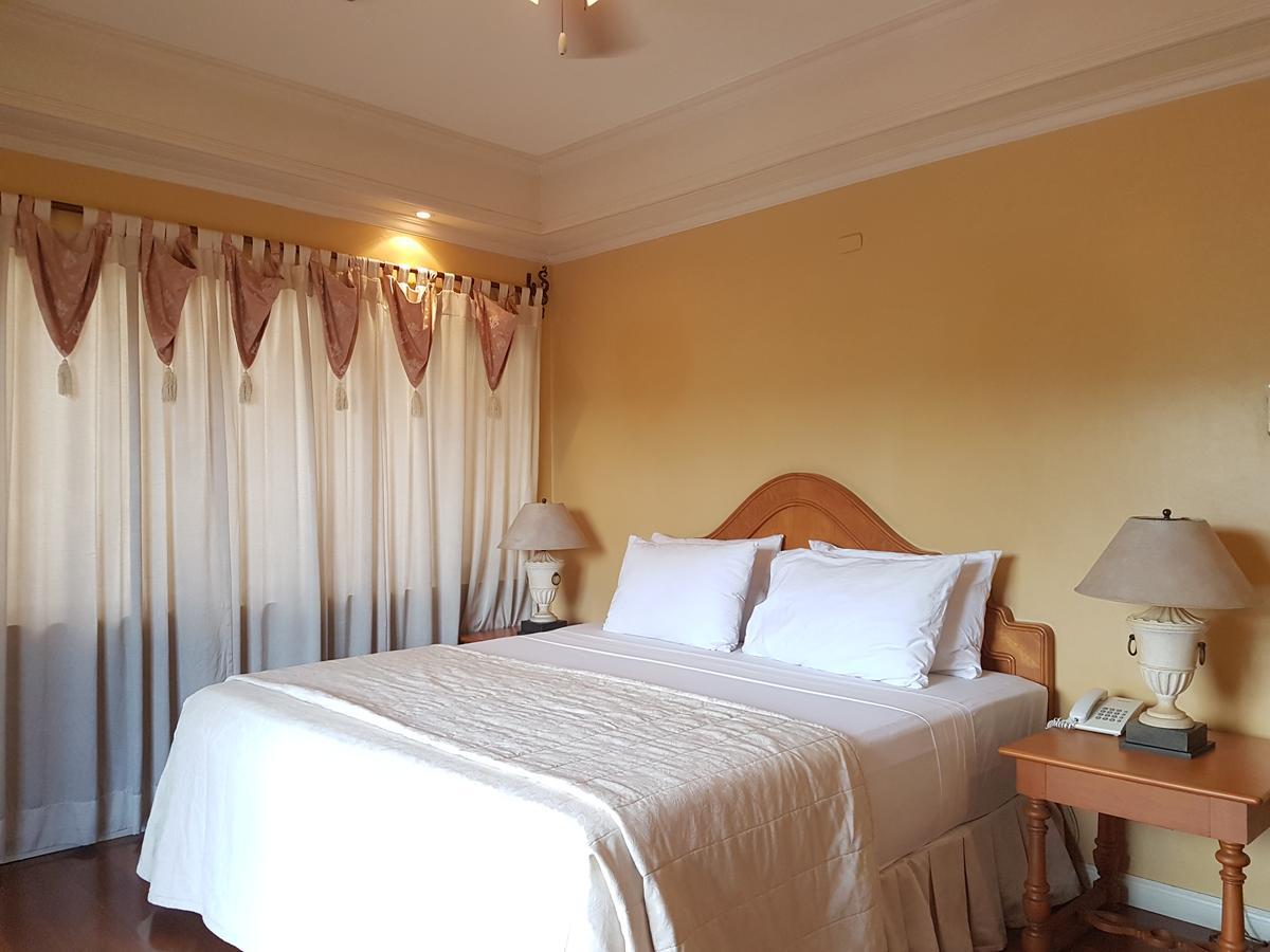 Sophia Suites Residence Hotel Cebu Exteriör bild
